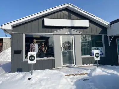 Situé à Beloeil, au sein d'un quartier commercial dynamique, fréquenté et facilement accessible, ce...