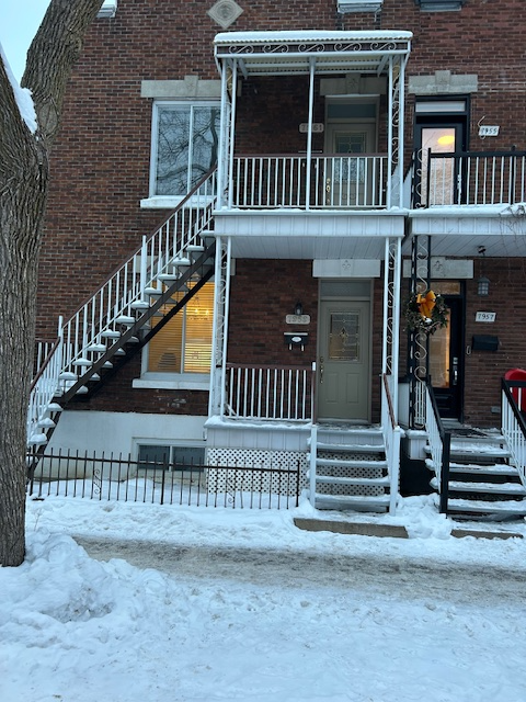 Attractive Renovated 4 1/2 Upper Duplex in Villeray for Rent