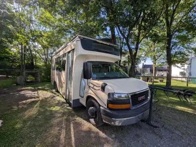 - Prix demandé: 74 000$CAD - Kilométrage: ~430 000km - Véhicule: GMC Savana 4500 Diesel Duramax - SA...