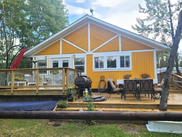 Lake front house short term rent in Alberta in Canada - Image 2