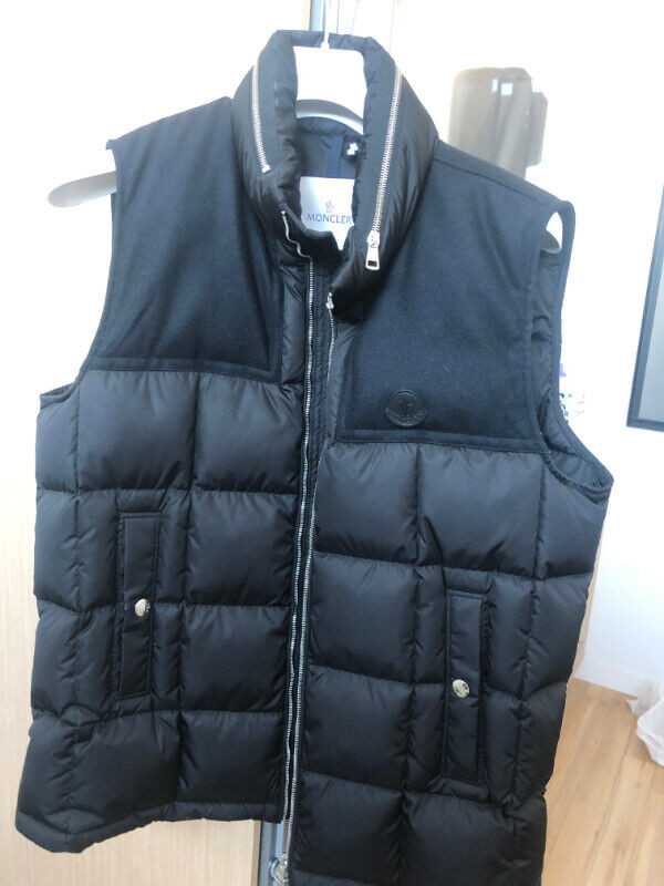 Moncler Cesar Vest Large (size 5) with Receipt dans Hommes  à Ville de Montréal