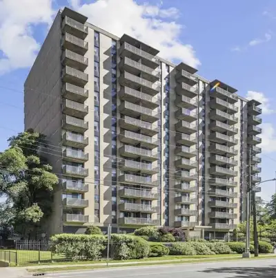 Unfurnished Sharing Room available for a girl in a 2 bedroom apartment for $500 per month.. Utilitie...