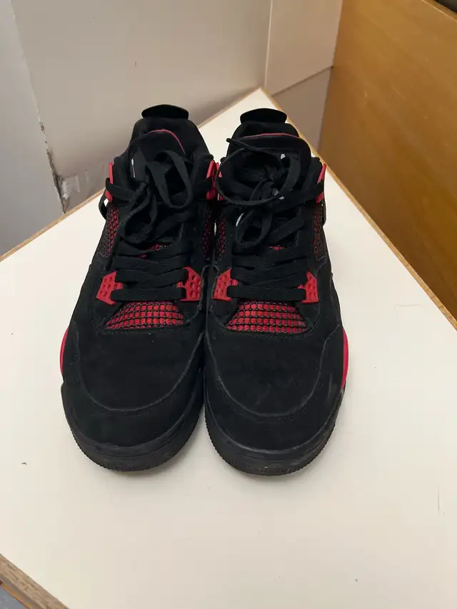 Air Jordan 4 sneakers 9.5 in Men's Shoes in Oakville / Halton Region - Image 5