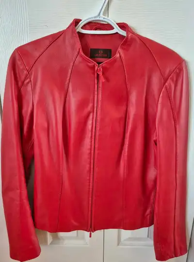 Women's Danier leather jacket. Size small. Red color.
