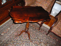 Magnifique table antique/1940 style Queen Anne 29"x19"x26" noyer