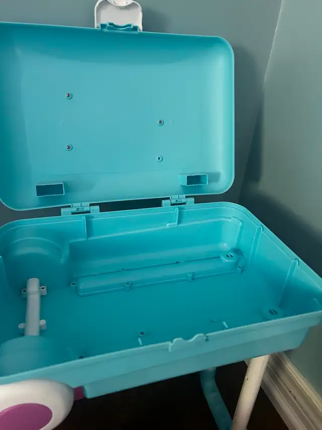 Disney Frozen Vanity Carrier (toys) in Toys in Markham / York Region - Image 6