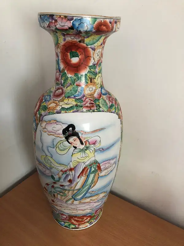 Large 24" Chinese porcelain floor vase traditional Chinese in Arts & Collectibles in Winnipeg - Image 5