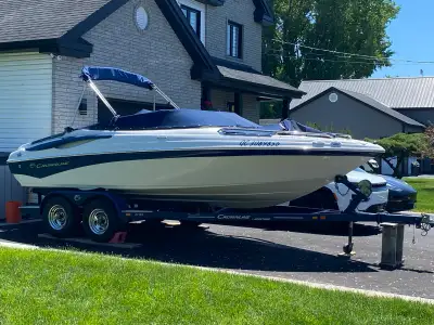 Bateau Crownline 21SS, 2011, moteur V8 5 litres, économique, 470 heures. Pied Alpha One neuf 2025 ga...