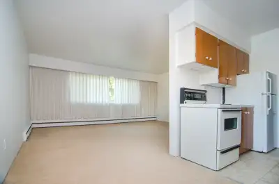 Spacious One Bedroom Suite with Beautiful Western Exposure!!