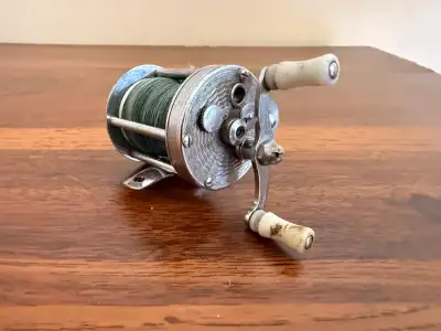 Pflueger Summit 1993l reel, View more