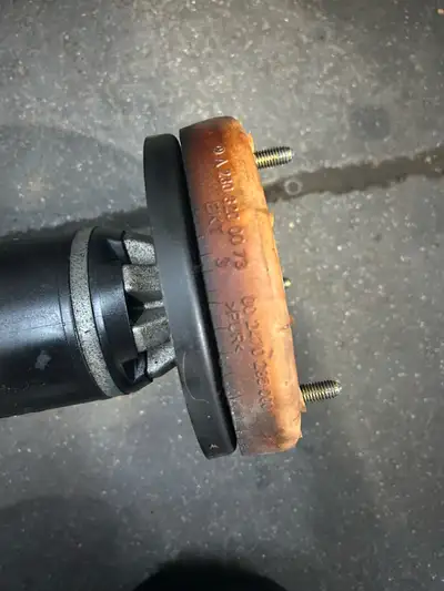 Selling a complete OEM air suspension system from a 2004 Mercedes SL500 AMG (R230) with only 66,848...