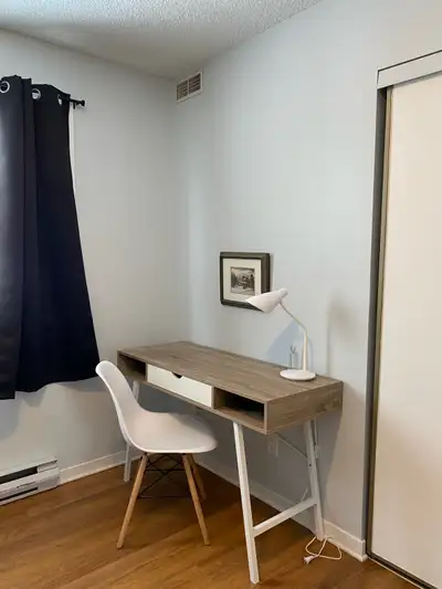 Furnished room in shared house. Looking for a MALE student or professional.