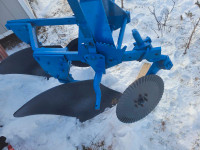 Wanted 3 pt. Hitch Ford plow     for parts.