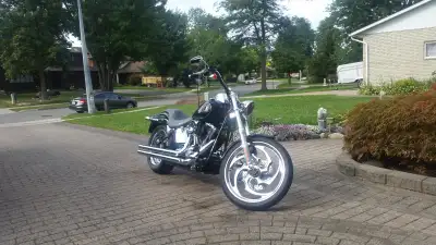 2007 Harley Davidson Softail Custom....96 cubes 6 speed trans.... Vivid black....Vance n Hines longs...