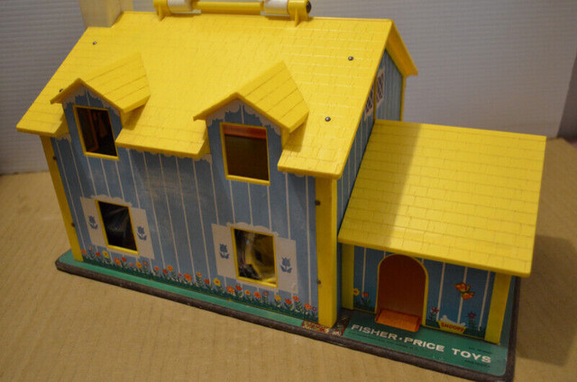 Maison Fisher Price no 952 1969 et accessoires in Toys & Games in Victoriaville - Image 3