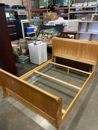 DOUBLE SIZE PINE SLEIGH BEDFRAME In very nice condition. Looks new. Delivery can be arranged. Measur...