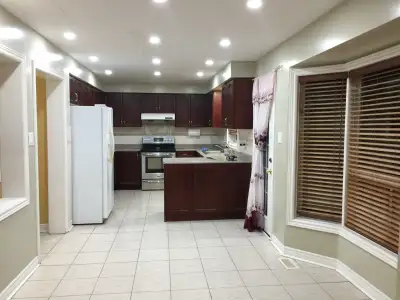 Brampton Torbram and Sandalwood area UPPER Level , 2 Story Home , MASTER BEDROOM with Ensuite plus a...