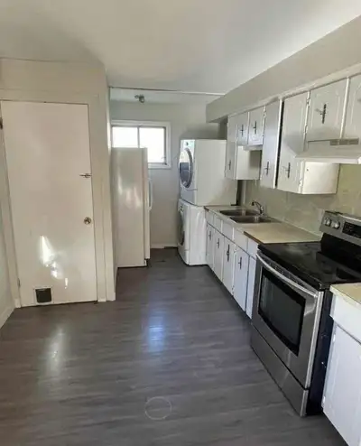 ✨‼️now renting ‼️✨ Available June 15 1.5 bedroom in a 3 bedroom 1 bathroom upstairs of a home with l...