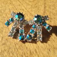 vintage costume jewelry - sparkly clip on earrings