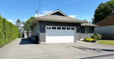 Fully furnished 2-bedroom suite available for rent starting Nov 1,2025 located in the Horseshoe neig...