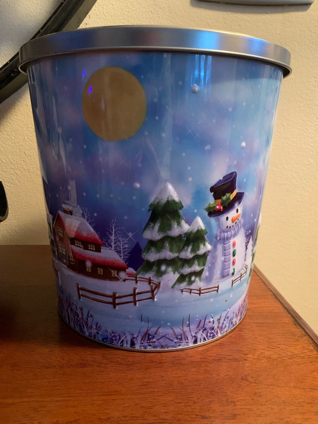 Large Christmas Tin in Holiday, Event & Seasonal in Regina - Image 2