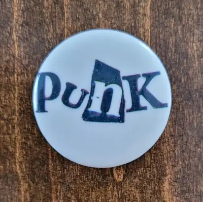 Bouton à épingle (Pin)" Punk" 1980, View more