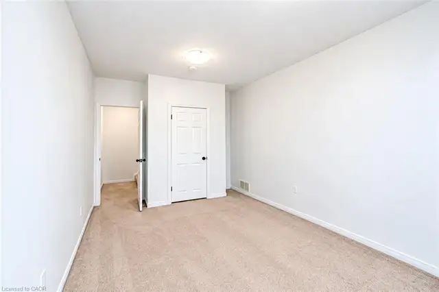 Private Room in Laurelwood, Waterloo – Females ONLY in Room Rentals & Roommates in Kitchener / Waterloo - Image 5