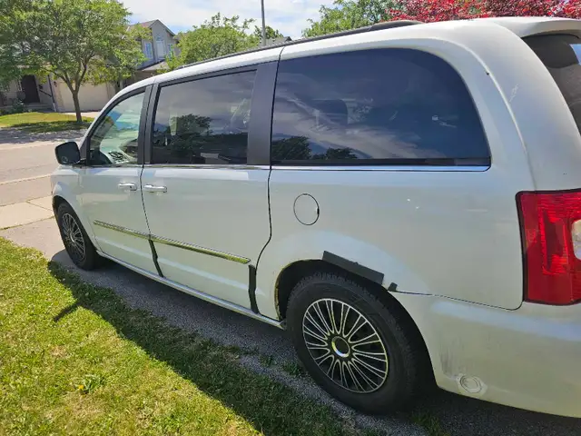 Chrysler Town & Country503112475397990402