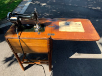 Vintage Sewing Machine - Machine à coudre fonctionnelle