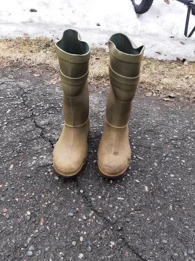 Work boots, View more