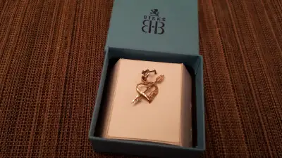 Yellow gold pendant 10K ............, View more