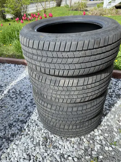 Marque: Michelin Defender Dimension: 245/55R19 Étaient installés sur un VUS Raison de la vente: Je v...