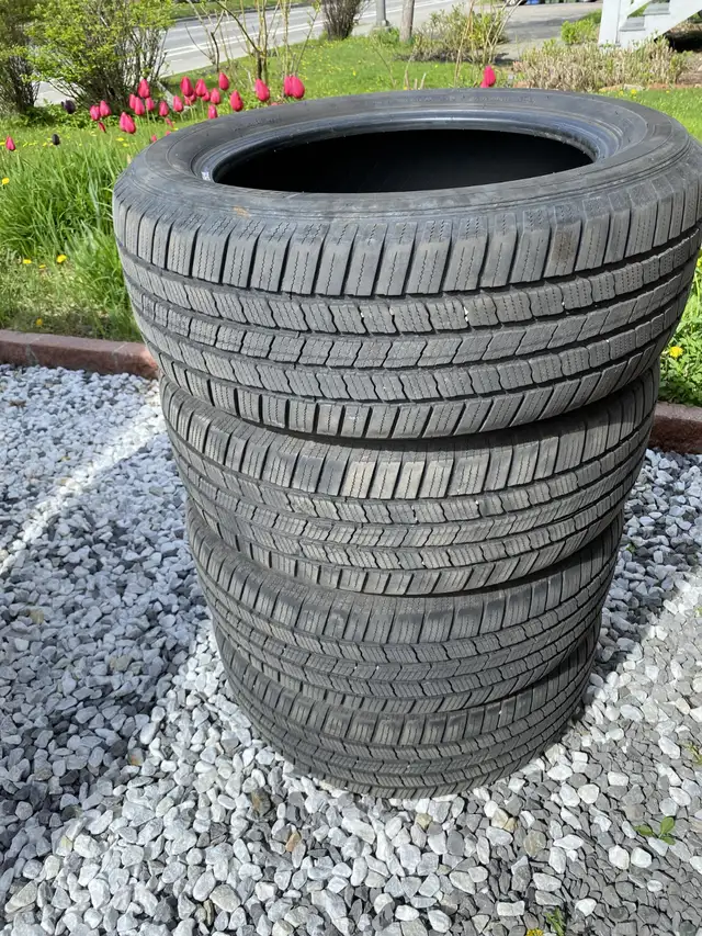 4 pneus 4 saisons Michelin Defender in Tires & Rims in Québec City - Image 2