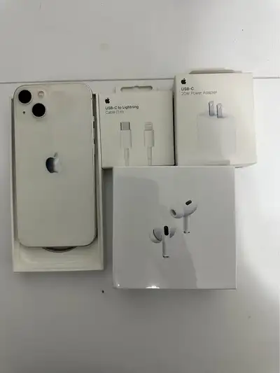 Unlocked worldwide iPhone 13 256 GB Battery Health: 90% No issues Clean body Screen is mint Blacklis...