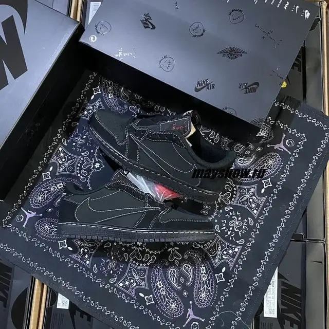 Jordan 1 Retro Low SP Travis Scott Black Phantom  in Men's Shoes in City of Toronto - Image 3