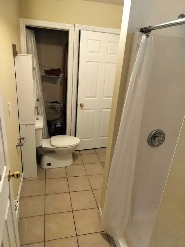 rooms for rent near Fleming college lindsay students  in Room Rentals & Roommates in Kawartha Lakes - Image 8