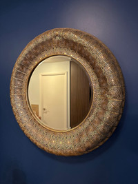 Decorative round mirror