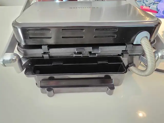 Frigidaire digital indoor grill and panini maker  in General Electronics in Oakville / Halton Region - Image 6