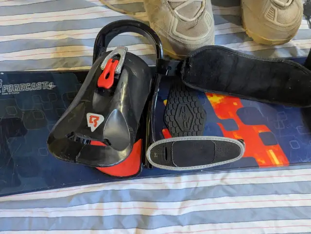Salomon Forecast 156 Snowboard and boots in Snowboard in Kitchener / Waterloo - Image 5