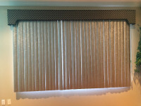 VALANCE, WOOD COVERED IN MATERIAL