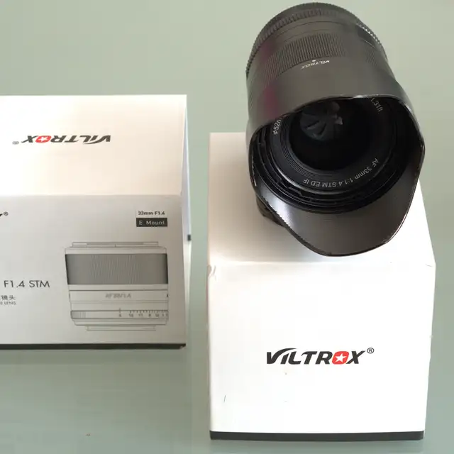 VILTROX AF 33mm f1.4 Sony E-mount APS-C cameras + Digital Vision in Cameras & Camcorders in City of Montréal - Image 3
