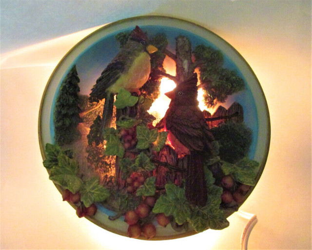 Vintage 3D Colorful Forest Birds Décor Table Lamp Night Light in Arts & Collectibles in Stratford - Image 2