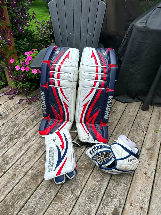 Hockey Goalie Equipment in Hockey in Hamilton - Image 2