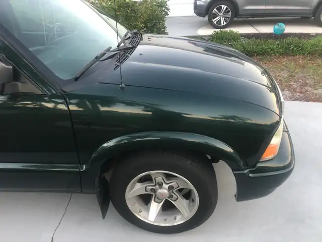 GMC Sonoma 2003……. 57,000 km, two-wheel drive, never driven in winter