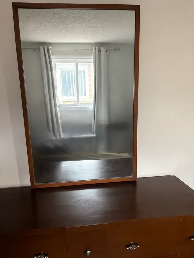 Dresser - great condition in Dressers & Wardrobes in Oshawa / Durham Region - Image 4
