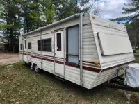Good Condition 1985 Camping Trailer