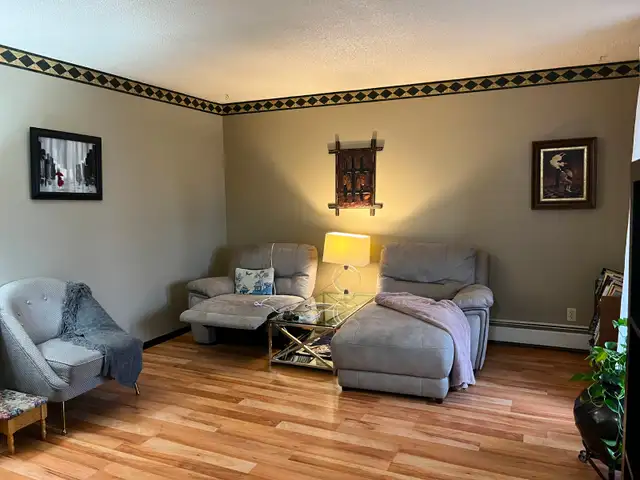 reduced dep,Lower mount royal 2 bedroom,balcony,parkg $1395/m el