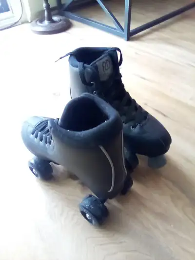 patin a roulette ....neuf, View more