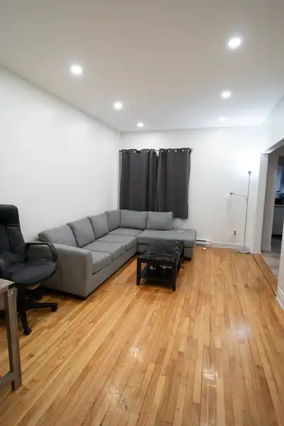 4 1/2, 4.5, a louer, for rent, condo, Outremont, Metro, chambre