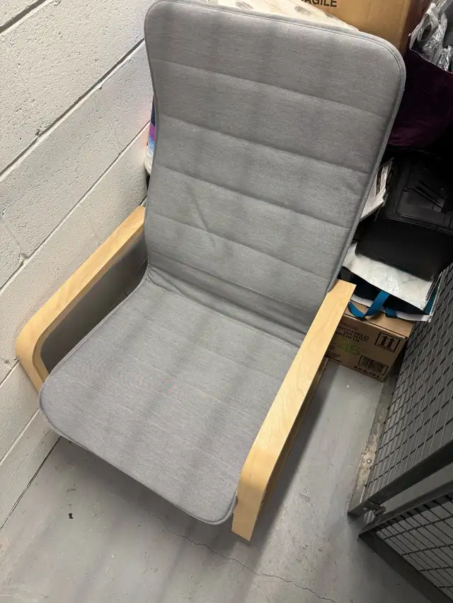 Armchair in Chairs & Recliners in Markham / York Region - Image 2
